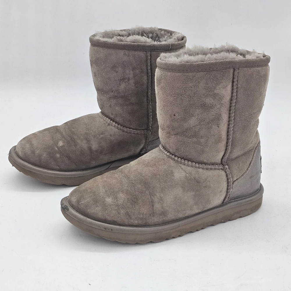 UGG Classic Short Shine Boots Dusted Cocoa Little Big Kid Size 2 Metallic Heel